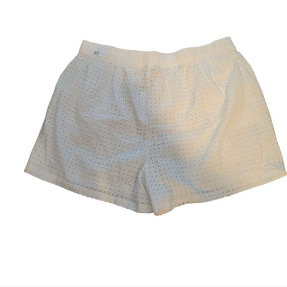 Lane Bryant White Eyelet High Rise 100 Cotton Denim Pull on Shorts Pockets Sz 22 - Picture 4 of 8